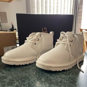 UGG Neumel Mens White Leather Wool Sockliner Comfort Chukka Boots - Size 6